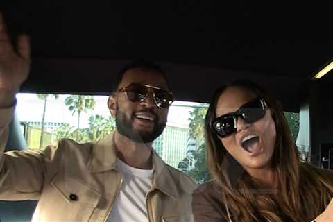 Chrissy Teigen & John Legend Sell Girl Scout Cookies, Serenade TMZ Tour Bus