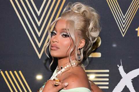 Jaw-Dropping Photos of Joseline Hernandez Spark Social Reactions