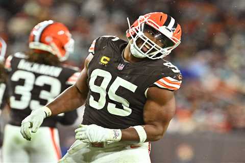 Myles Garrett’s Browns drama takes another twist following trade request