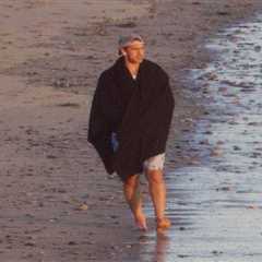 Pensive Aaron Rodgers takes solo beach stroll as massive free agency decision looms