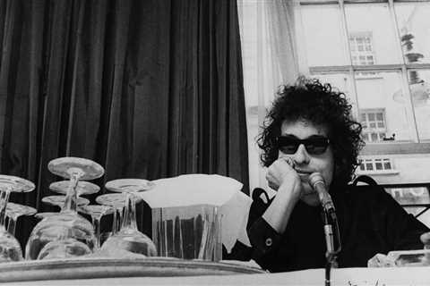 Bob Dylan’s ‘Chronicles: Volume One’ Memoir Is Charting on Amazon’s Best-Seller List Thanks to ‘A..