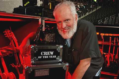 You Guys Are the Champs: Chris Stapleton Hands Off Hardware In a New Road-Show Tradition