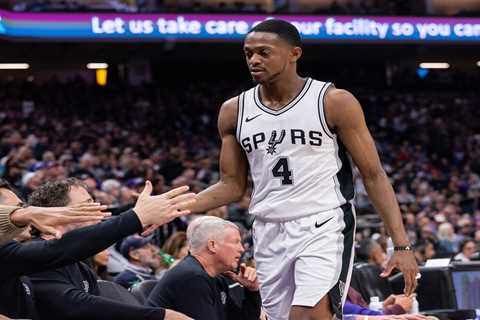 Spurs’ De’Aaron Fox to miss rest of season after needing finger surgery