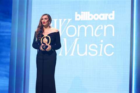 Tina Knowles Thanks Beyoncé & Solange While Accepting Mother of the Year Award at Billboard Women..