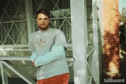 Alex Warren’s ‘Ordinary’ Scores Third Week at No. 1 on U.K. Singles Chart
