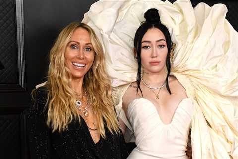 Noah Cyrus Posts TikTok Dancing With Mom Tish Cyrus After Feud Rumors