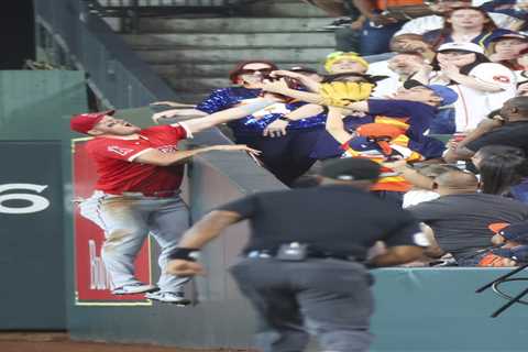 Mike Trout has ball ripped out of glove by Astros fan — what he did next was surprising