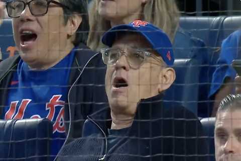 Tom Hanks loses his mind after Francisco Lindor homers for Mets at star-studded Citi Field
