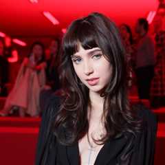 Clairo’s ‘Apple’ Dance at Brat Tour Gets Charli xcx’s Stamp of Approval