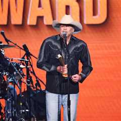 Alan Jackson Receives Eponymous ACM Lifetime Achievement Award & Performs ‘Remember When’