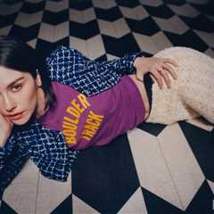 It’s No Secret: Gracie Abrams Hits Three Weeks at ARIA No. 1