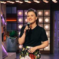 Kelly Clarkson Tells Fans She’s ‘Bummed’ Her Talk Show Stops Her From Touring During NJ Concert