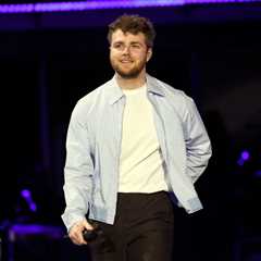 Alex Warren to Perform at 2025 American Music Awards