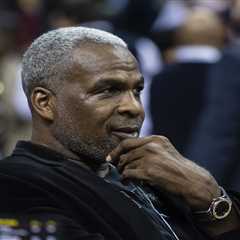 Knicks willing to welcome Charles Oakley back to Garden family— under one condition