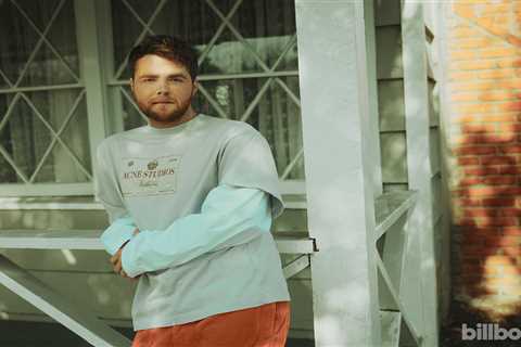 Alex Warren Earns His First Streaming Songs No. 1 With ‘Ordinary’