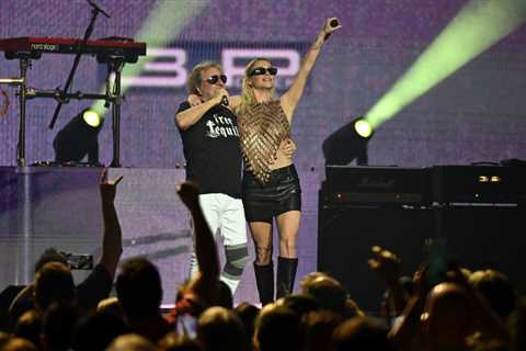 Kesha Joins Sammy Hagar for This Van Halen Song at Night 1 of Las Vegas Residency