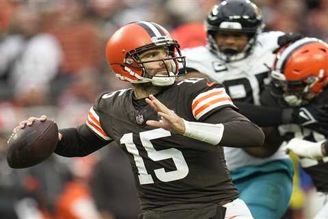 Joe Flacco in ‘pole position’ to land starting Browns QB job in crowded competition