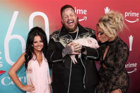 Jessie Murph’s Piglet Steals the Show at the 2025 ACM Awards Red Carpet