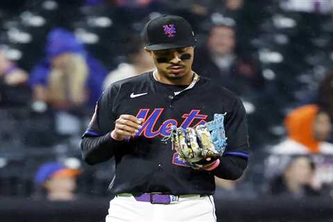 Mark Vientos’ holey mitt nearly proves costly for Mets