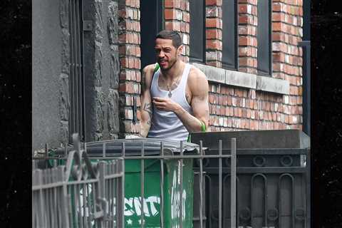 Pete Davidson Looks Jacked Bringing in Groceries Delivered to NYC House