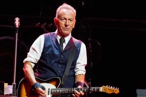 Bruce Springsteen Calls Out ‘Unfit President’ Trump Again, Says Elected Reps ‘Utterly Failed to..