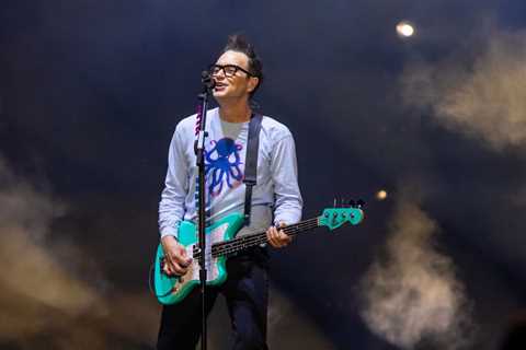 Mark Hoppus Reflects on Blink-182 vs. Green Day Rivalry During 2002 Tour