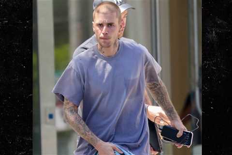 Justin Bieber Gets a Traffic Ticket in L.A., Grabs His Crotch, on Video