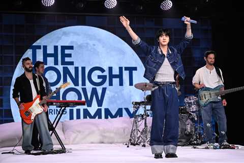 BTS’ Jin Transforms ‘Tonight Show’ Stage Into a Giant Bed & Takes Over Jimmy Fallon’s Desk:..