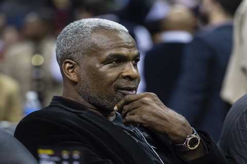 Knicks willing to welcome Charles Oakley back to Garden family— under one condition