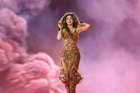 Shakira Falls Onstage During ‘Whenever, Wherever’ Performance at Montreal Concert