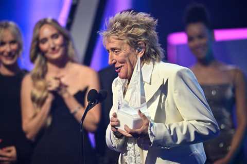 Rod Stewart Collects Lifetime Achievement Award & Closes 2025 AMAs by Singing ‘Forever Young’