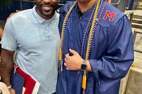 Former Giant Brandon Jacobs’ son shocks fans in photo towering over his Super Bowl winning dad