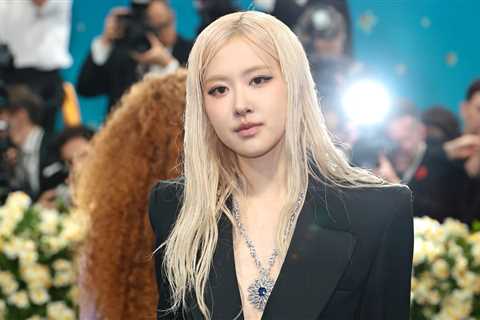 ROSÉ of BLACKPINK Recalls Disguising Herself As an Old Lady to Avoid Being Recognized in Public