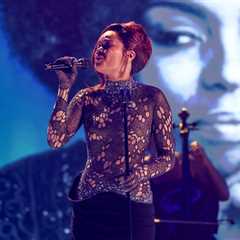 Andra Day Honors Roberta Flack With Beautiful Rendition of ‘Killing Me Softly With His Song’ at..