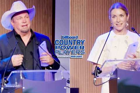 Garth Brooks Presents AEG’s Stacy Vee With Executive Of the Year | Country Power Players 2025