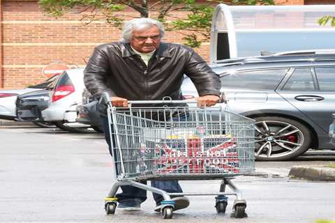 Exploring the Affluence of David Dickinson: A Look at Luxury Amidst Everyday Life
