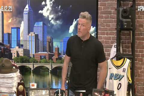 Pat McAfee has predictable response to ‘bulls–t’ Adam Schefter ban report