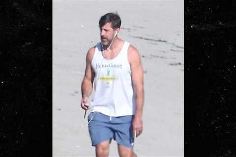 Aaron Rodgers Takes Malibu Beach Stroll Sans Wife