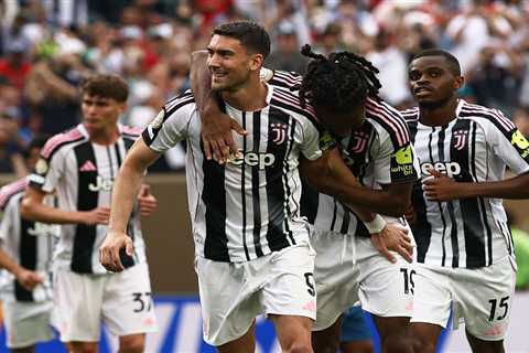 Juventus cruises past Wydad in Club World Cup after flares cause delay