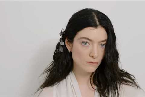 Lorde Reveals How Becoming Famous at a Young Age Created a ‘Binary’ in Her Personal Life