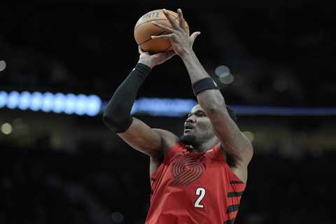 Deandre Ayton headed to free agency after surprise Trail Blazers buyout