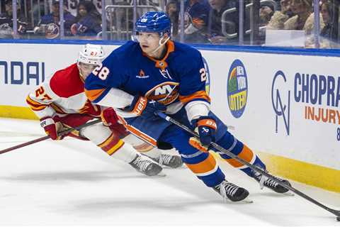 Islanders sign Alexander Romanov to $50 million contract extension before NHL free agency