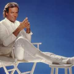 July Is Here! And the Internet Knows It: Here Are the 10 Best Julio Iglesias Memes