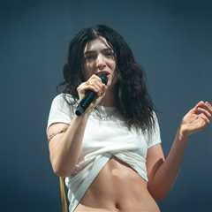 Lorde Fans Say ‘Virgin’ CD Doesn’t Work in Most Players