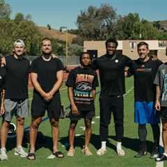 Aaron Rodgers wastes no time bonding with new Steelers teammates in offseason photos
