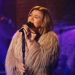 Kelly Clarkson Postpones Vegas Residency on Opening Night