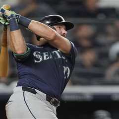 Mariners’ Cal Raleigh belts league-leading 36th homer to stay two ahead of Aaron Judge