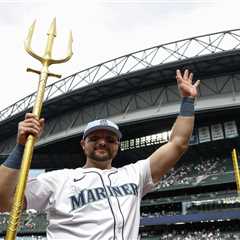 Mariners’ Cal Raleigh figuring out spotlight that comes with his home run bonanza