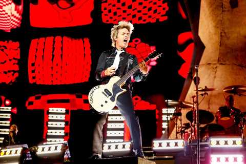 Green Day Trolled by Fan Who Was Invited On Stage to Play ‘Good Riddance’ But Did an Oasis..