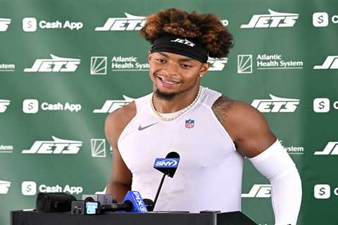 Jets’ Justin Fields relieved this training camp has a completely different feel